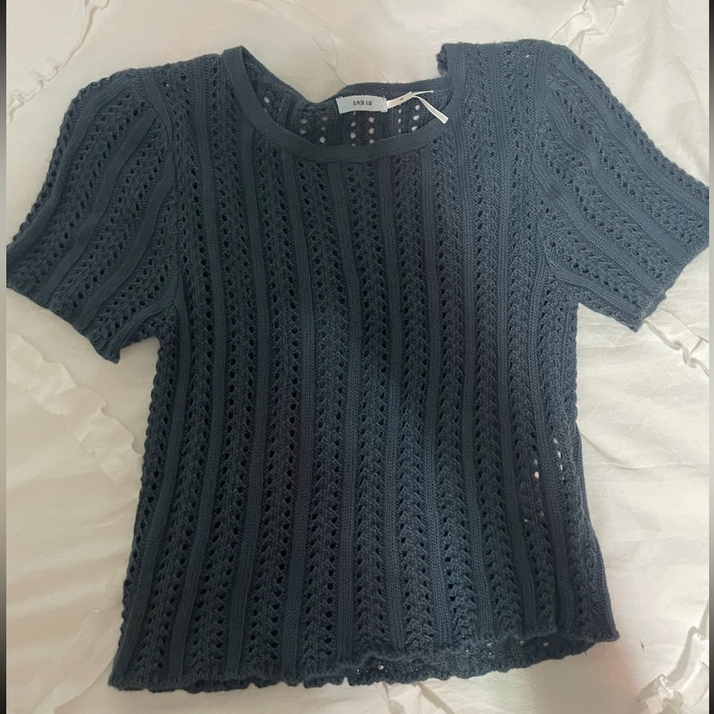 urban outfitters cropped knit tee fits size small/medium